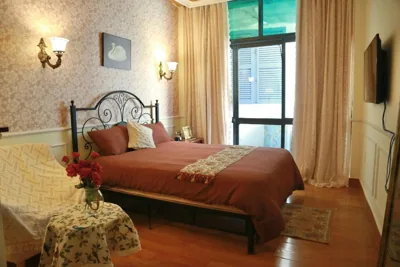 Deluxe King Studio — Yên Art Homestay, 1min to Ben Thanh, 1min to Metro District 1